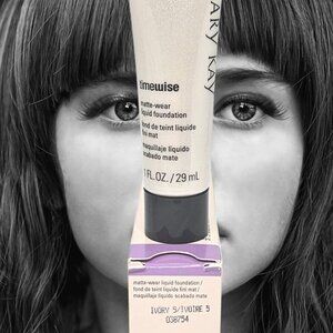 Timewise Matte-Wear Liquid Foudation - Ivory 5 - Combo-to-Oily - Discontinued